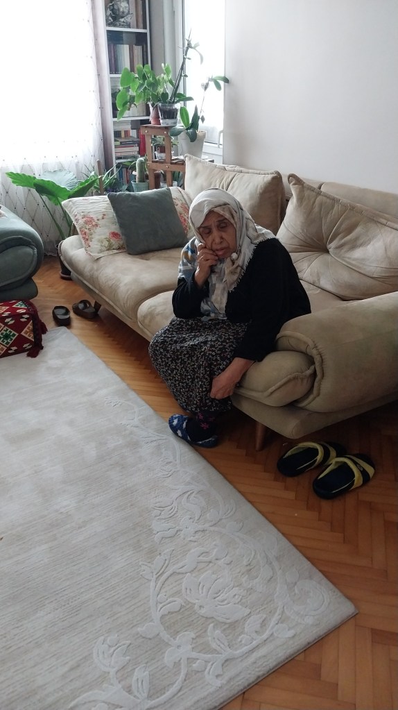 BENİMSE GÖZLERİM AKAN SULARDA