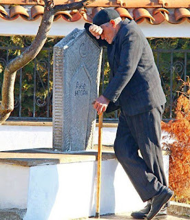 Annemin mezarından