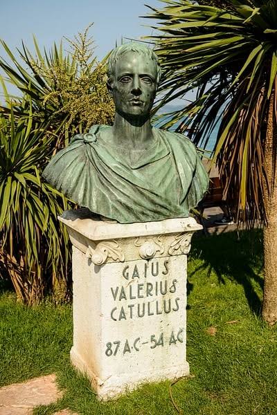 Zavallı Catullus, yeter çılgınlık, yitik bilmelisin yitmiş gördüğün şeyi bir kez.