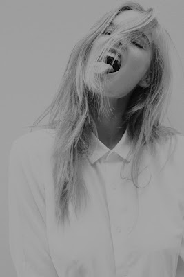 Bana şiir gönder