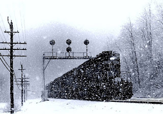 İçinden tren geçen şiirler