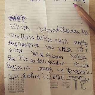 Sakıncası yoksa, şiirin bir köşesine yaslanıp dinleneceğim.