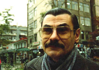 Şiir insanları sevmeye yarar…