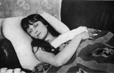 Elini Uzat Bana