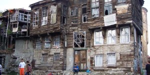 fatihte-yoksul-bir-gramafon-caliyor