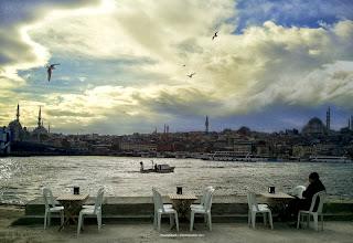 Bir Ağıtla Övgü