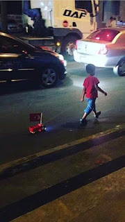 Bir çocuk için kaygılarını korkularını dindirecek şey kelimeler cümleler değil, başını sıkıca yaslayabileceği anne-babasının şefkatli göğsüdür.